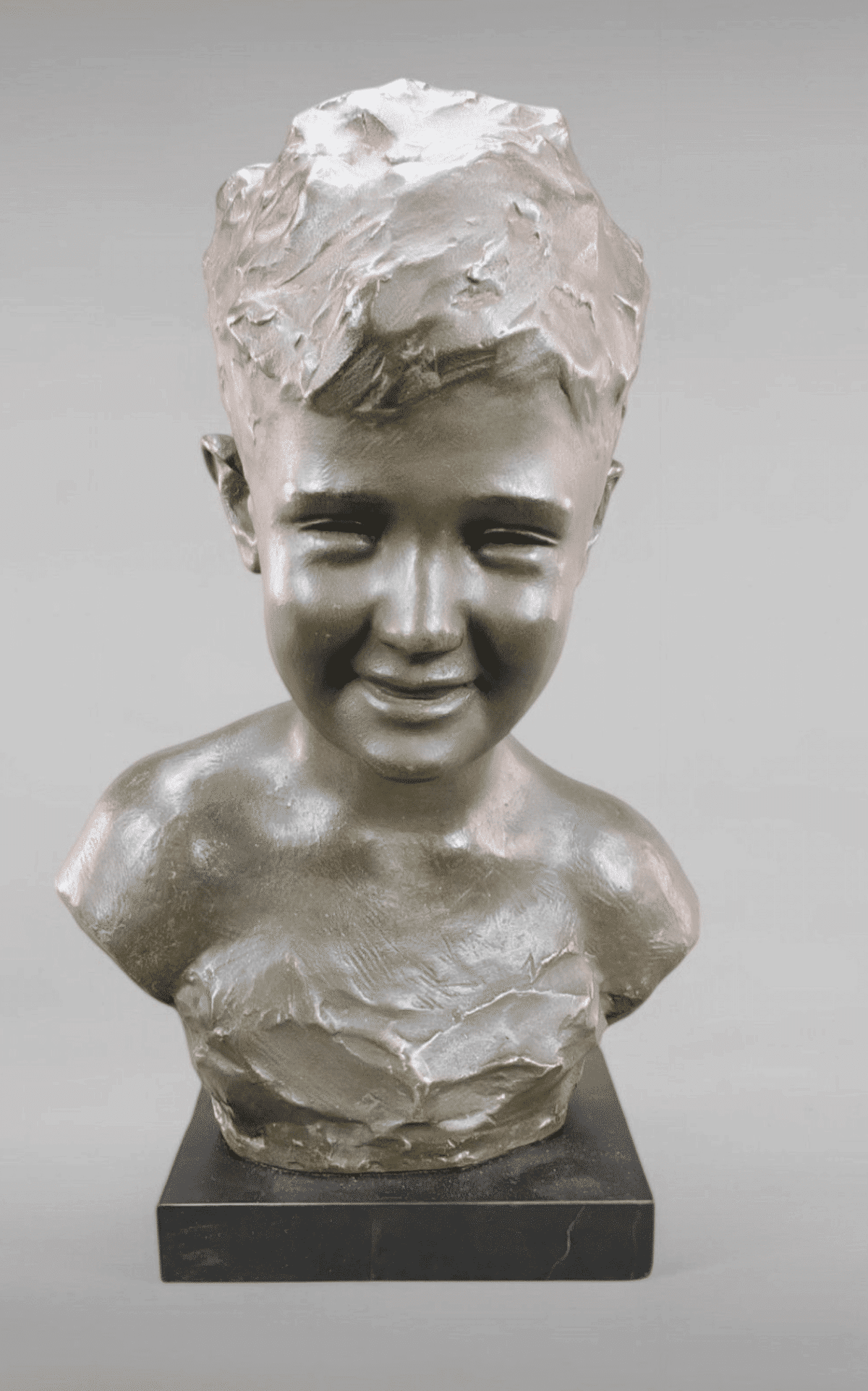 Buste d'un Jeune Garçon en terre cuite signé Patris, 1946