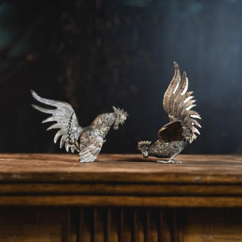 Paire de coqs combatifs