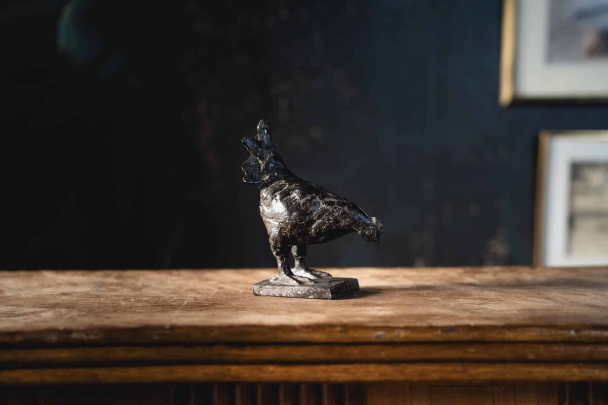 Sculpture "Poule Curieuse" 