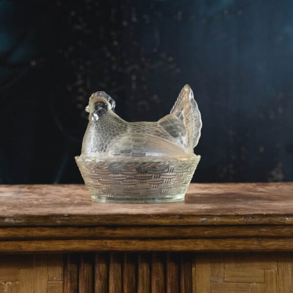 Poule en Verre Moulé
