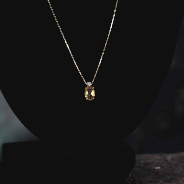 Collier en Or 18 Carats, Citrine Ovale et Diamant Naturel