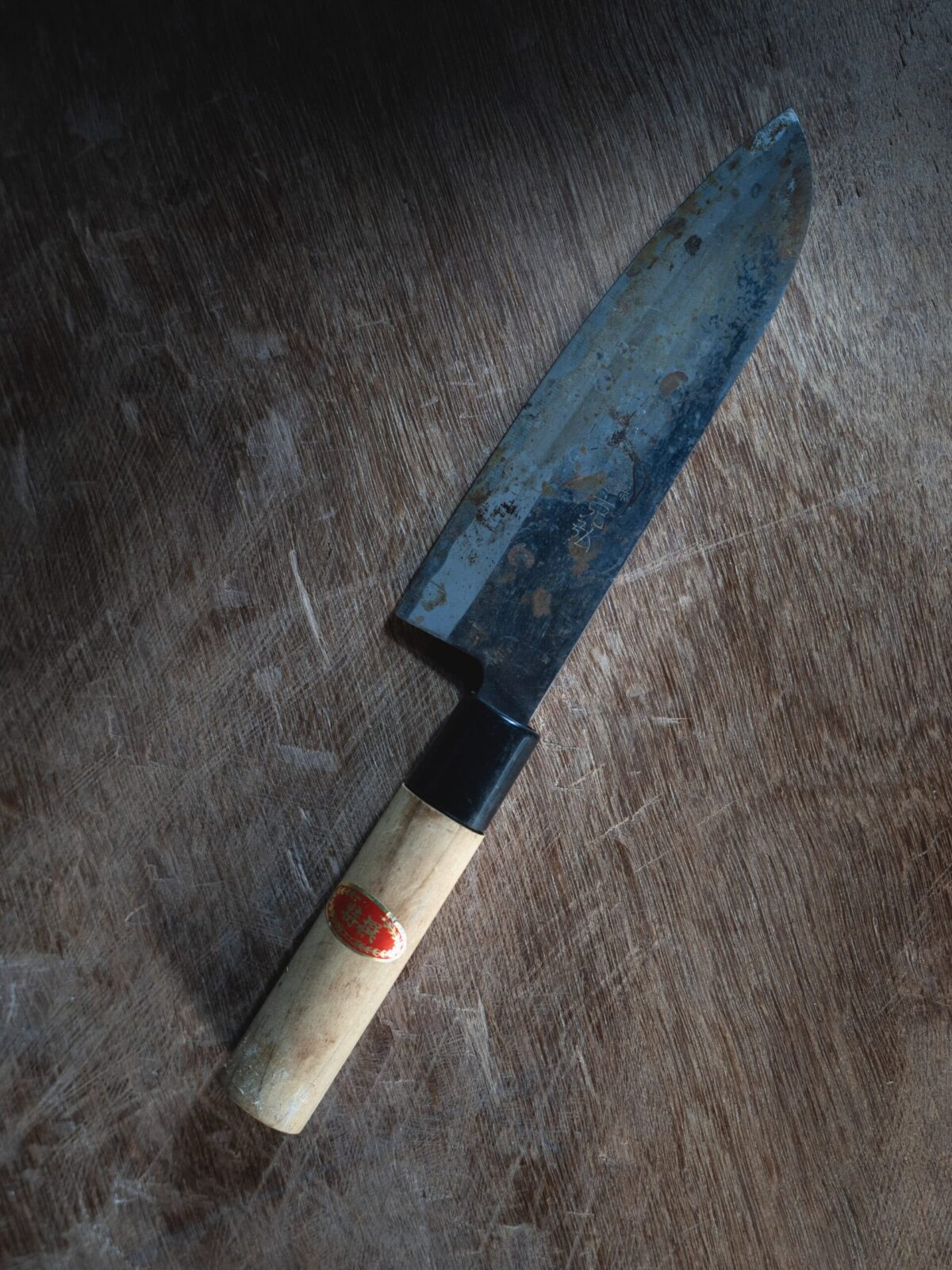 Couteau Santoku Japonais – Acier Carbone, Manche en Bois – Image 2