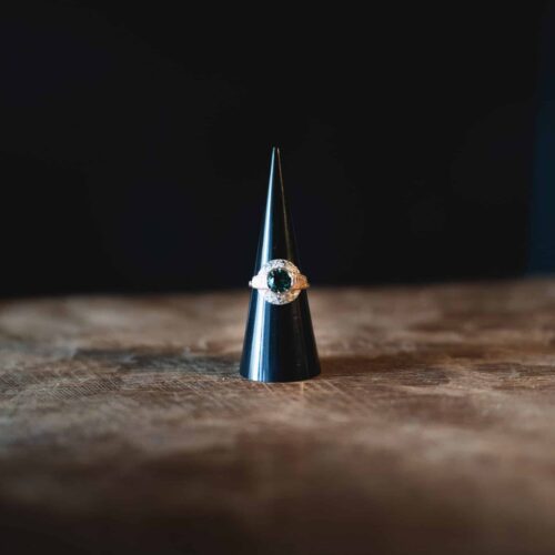 Bague en or rose et argent – Émeraude et diamants