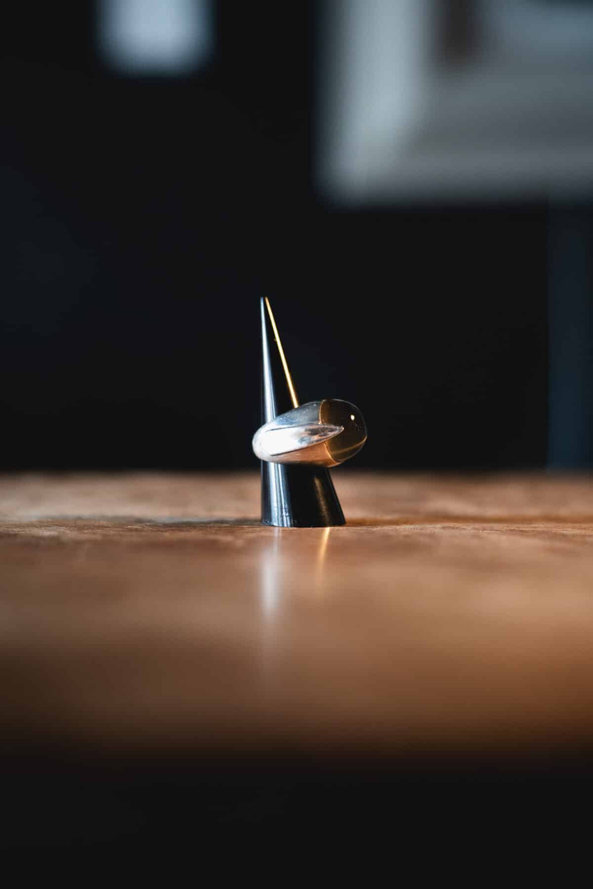 Bague en argent 800 millièmes – Pierre cabochon chatoyante – Image 2