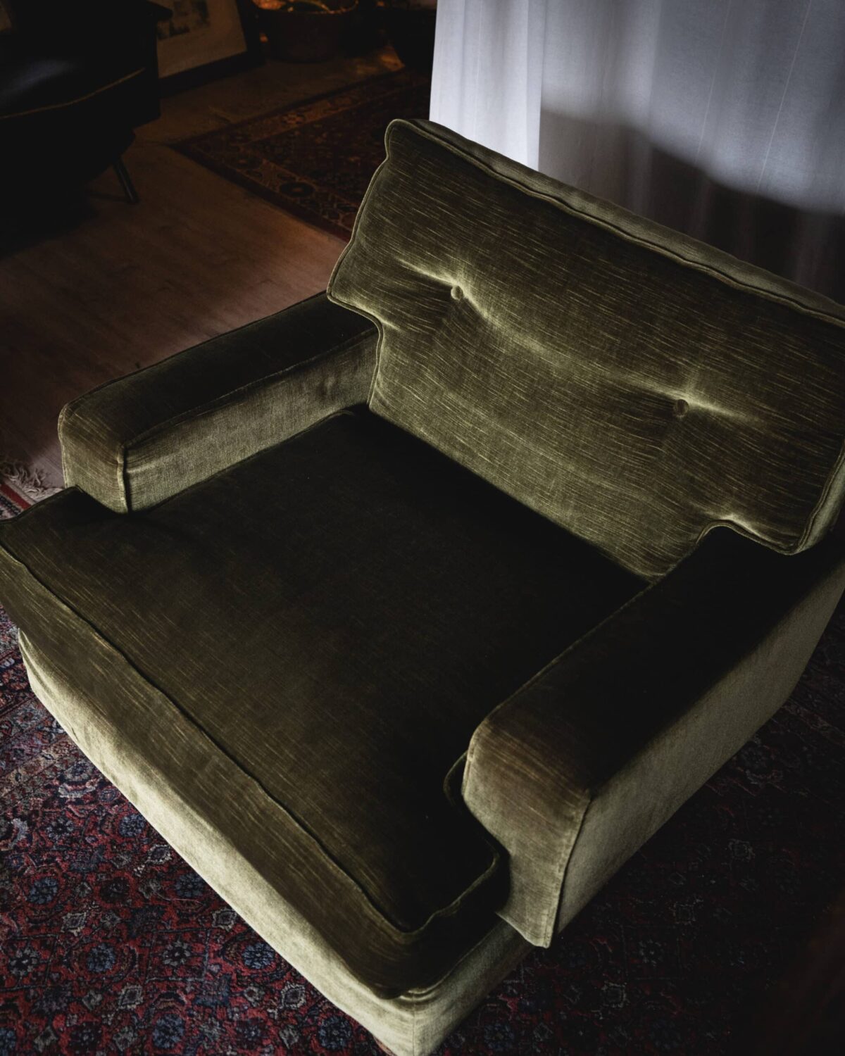 Fauteuil vintage italien en velours vert – Années 70