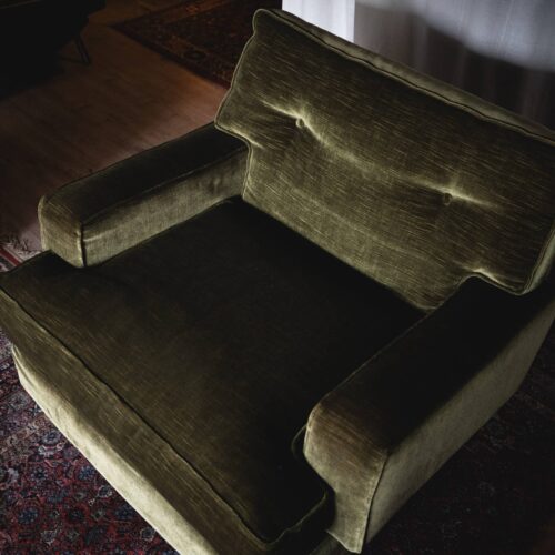 Fauteuil italien en velours vert – Années 70