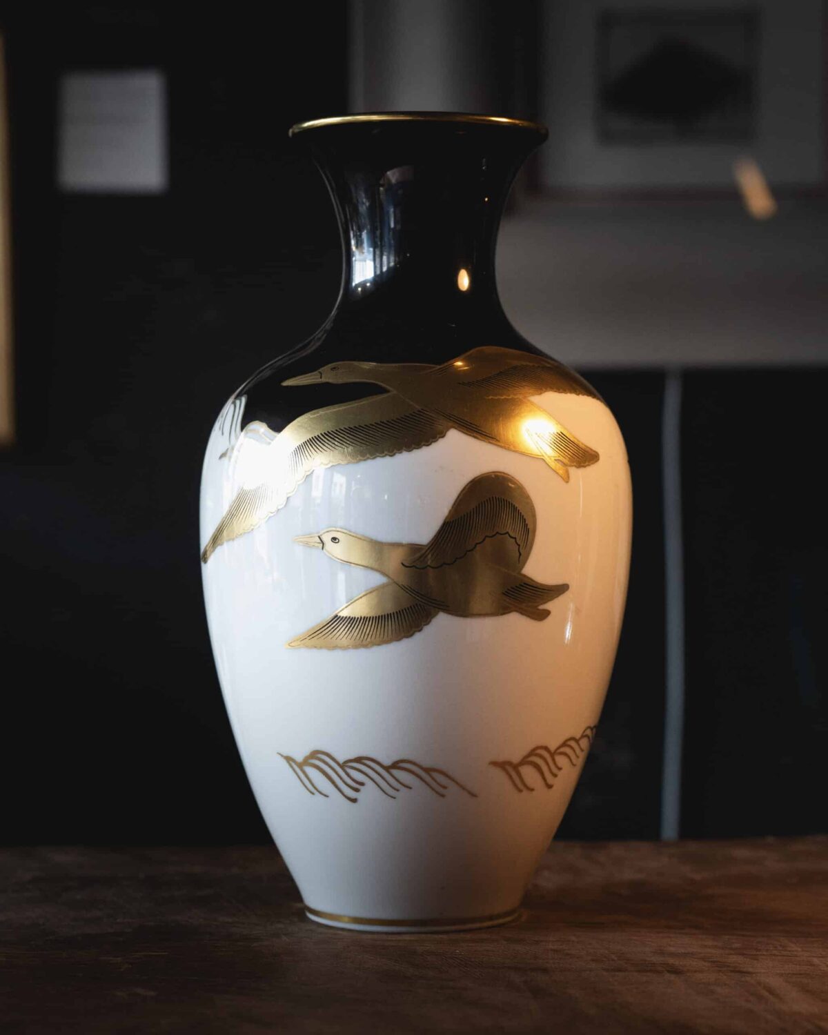 Vase en porcelaine de Bavière à décor doré