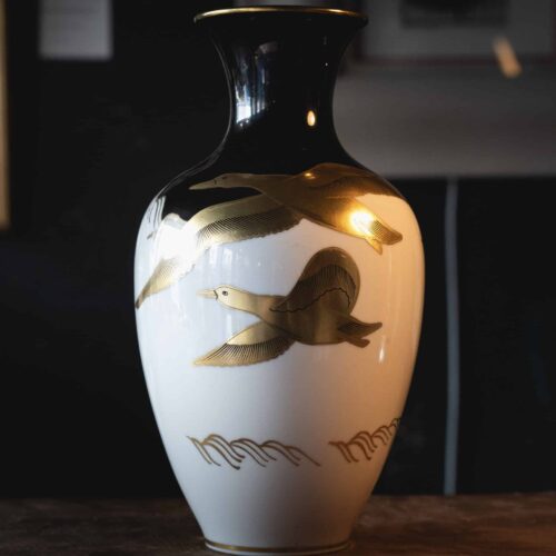 Vase en porcelaine de Bavière à décor doré
