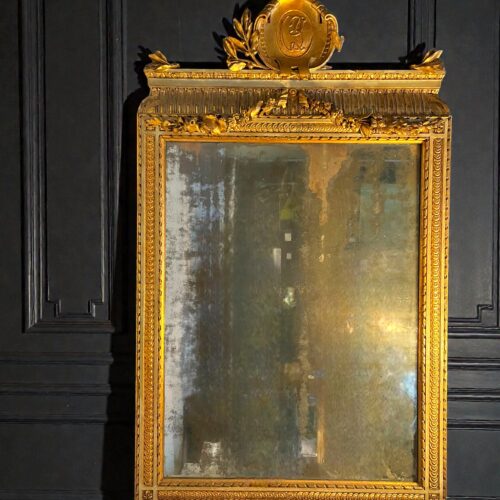 Grand miroir en bois sculpté et doré – XVIIIe siècle
