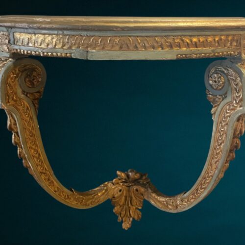 Console en bois sculpté et doré – XVIIIe siècle