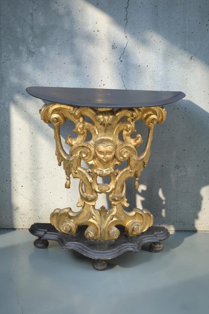 Console d'applique italienne en bois sculpté et doré – Époque Louis XV, XVIIIᵉ siècle